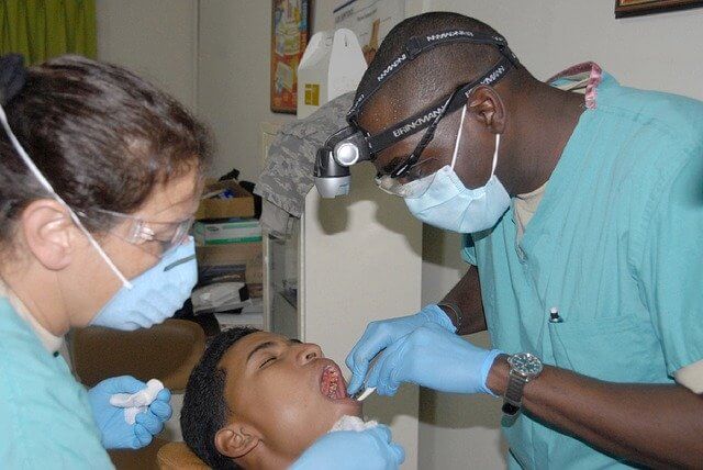 Ausländischer Zahnarzt Mangelnde Sprachkenntnisse führt nicht automatisch zu Verlust der Approbation